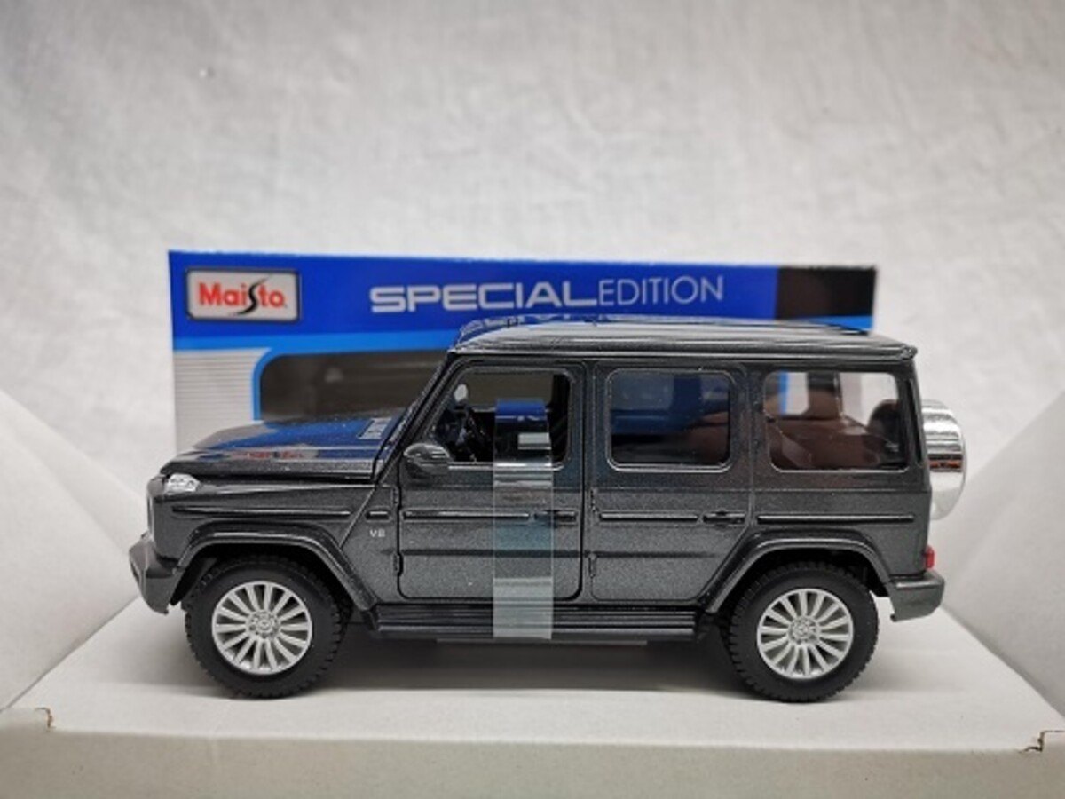 2019 G-Class AMG Grey: No package: Image 11