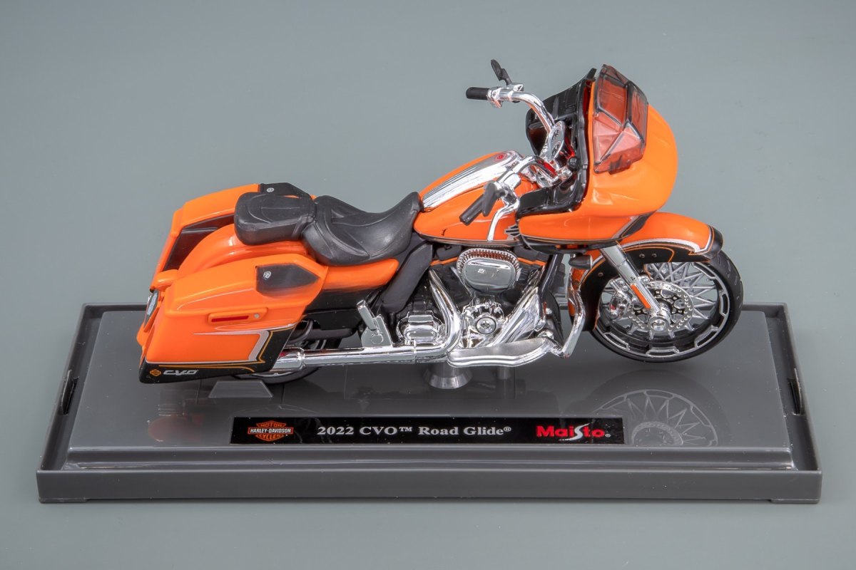 2022 CVO Road Glide Orange: No package: Image 4