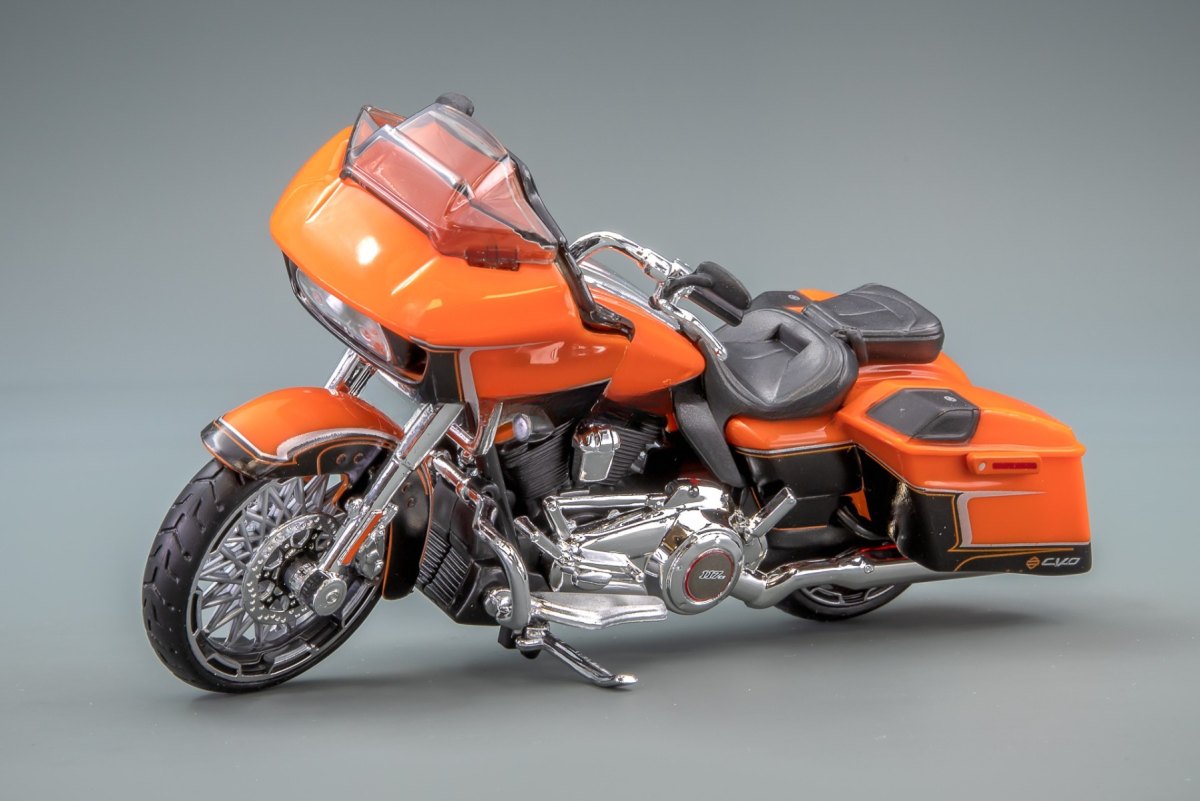 2022 CVO Road Glide Orange: No package: Image 2