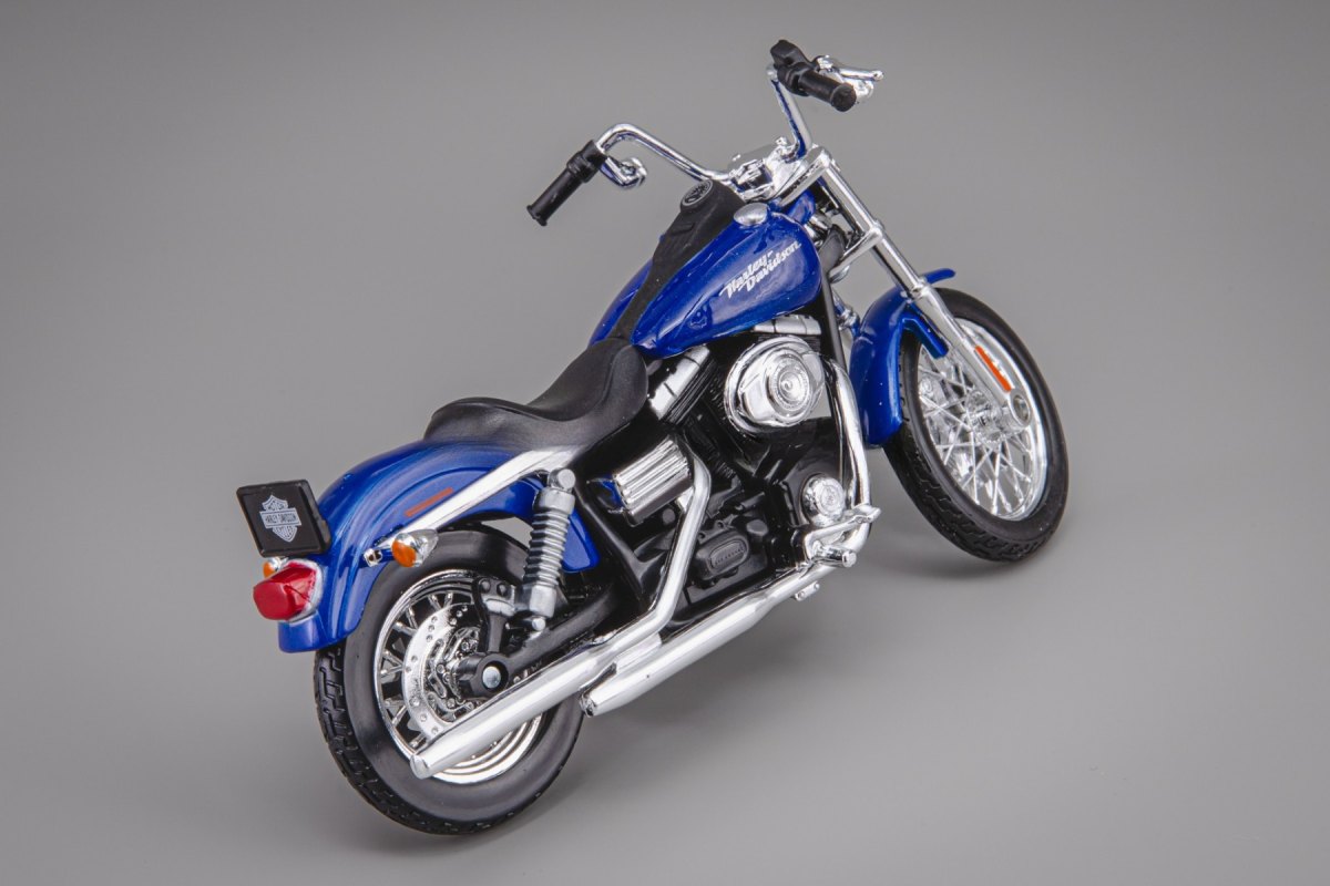 2006 FXDBI Dyna Street Bob Blue: No package: Image 8