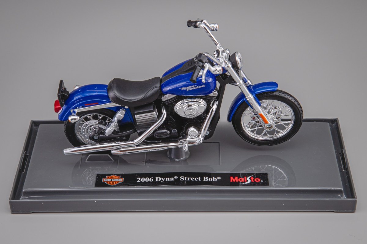 2006 FXDBI Dyna Street Bob Blue: No package: Image 9