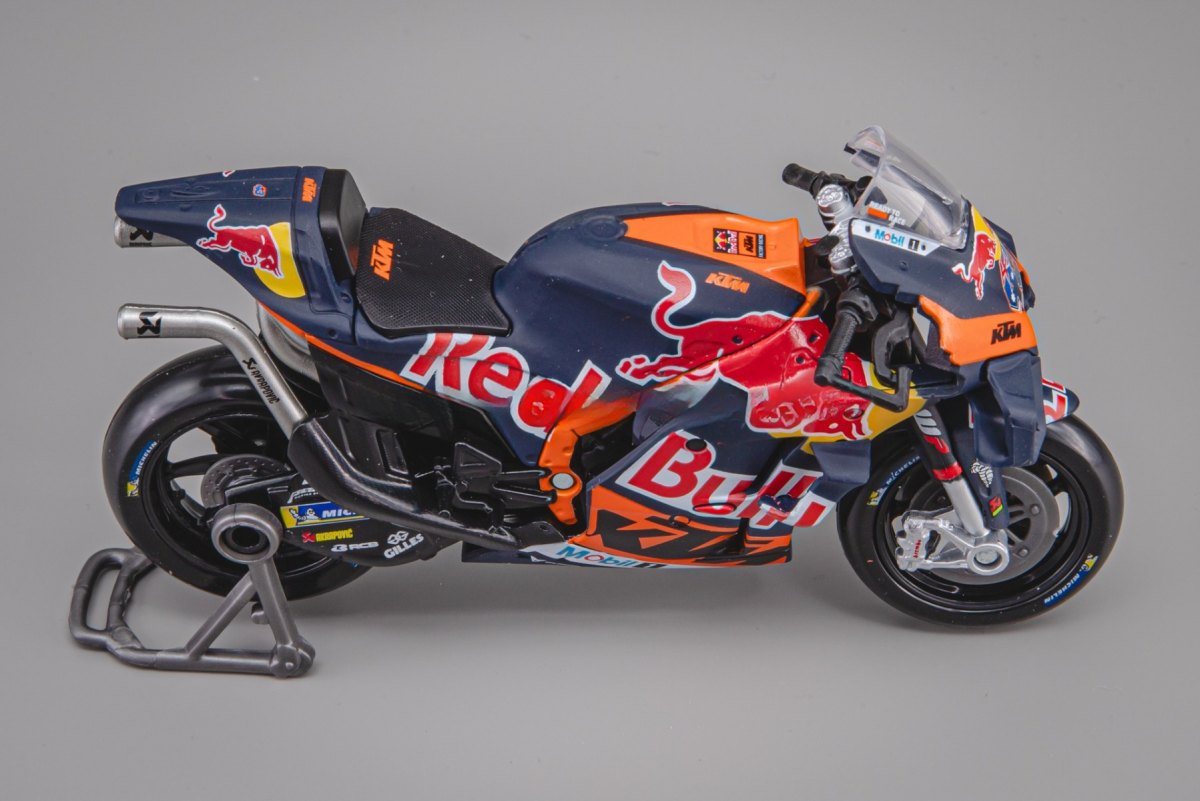 2023 RC16 Red: No package: Image 8