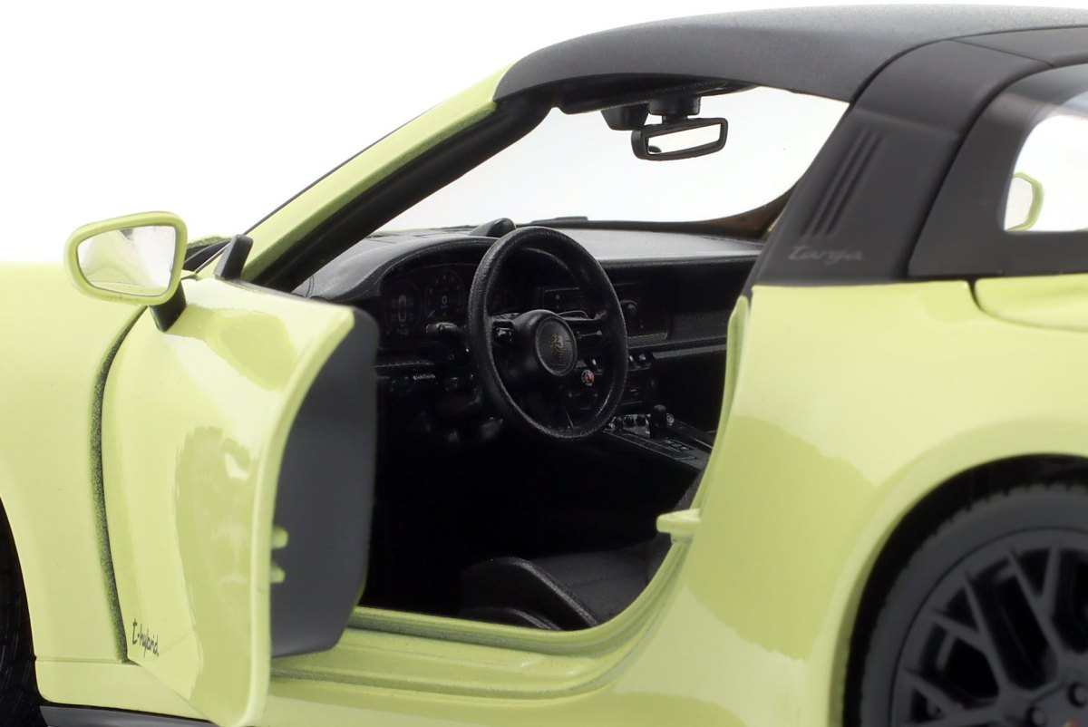 2025 911 (992.2) TARGA 4 GTS HYBRID Yellow: No package: Image 12
