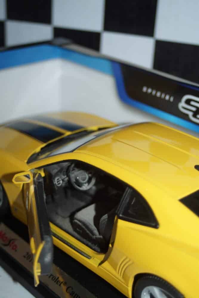 2010 Camaro SS RS Yellow: No package: Image 4
