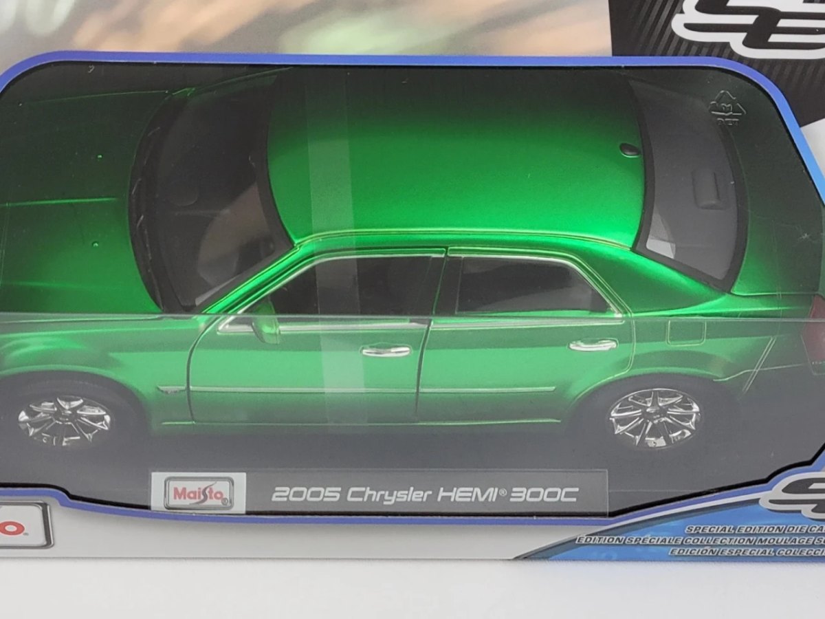 2005 300C Hemi Green: No package: Image 2