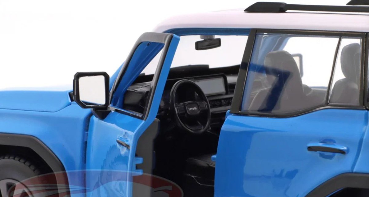 2024 Land Cruiser J25 Blue: No package: Image 4
