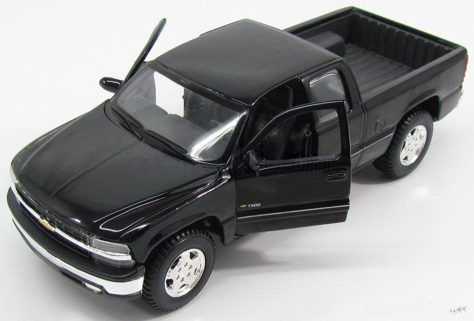 2003 Silverado Pick-Up Black: No package: Image 2