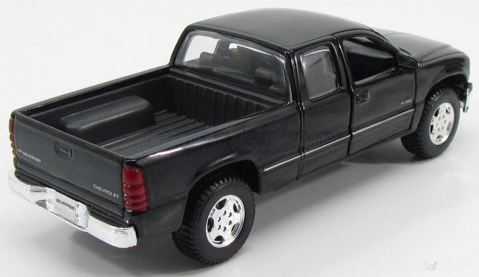 2003 Silverado Pick-Up Black: No package: Image 3