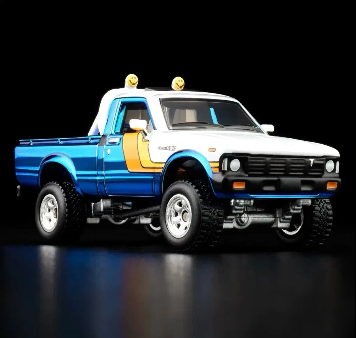 2025 81 Toyota SR5 4WD Blue: No Package: Image 5