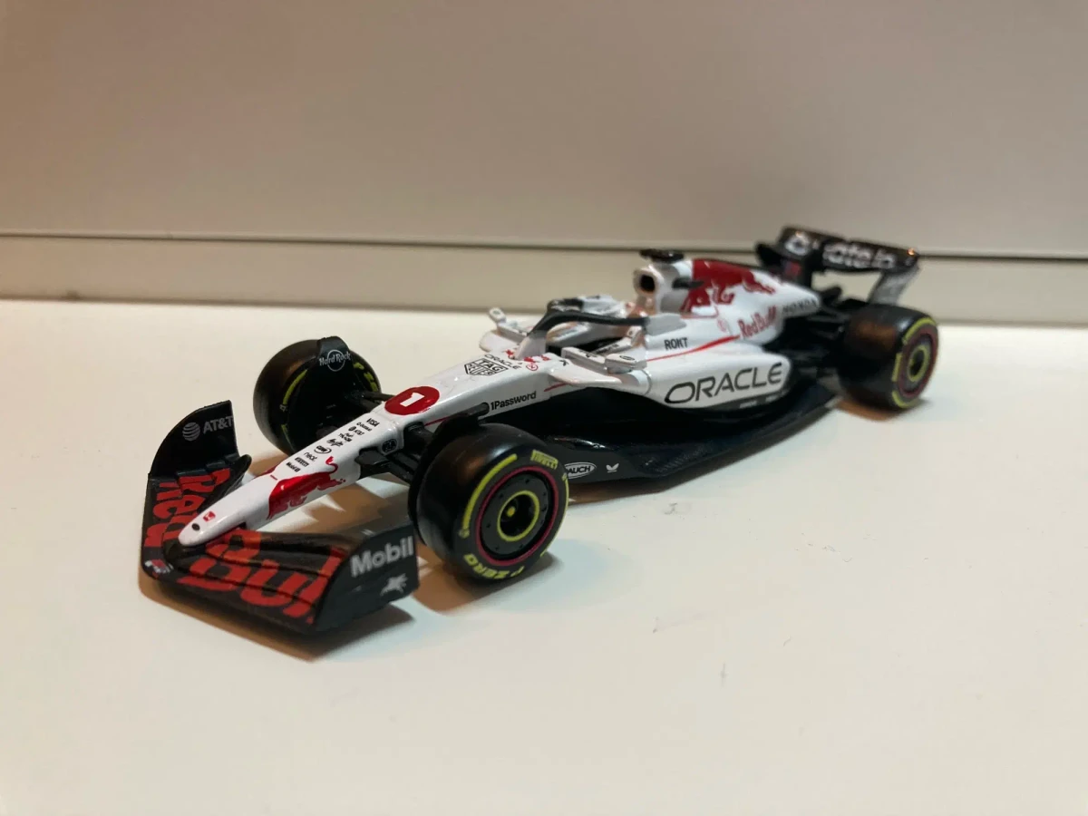 2025 Red Bull Racing RB21 Max Verstappen Japan GP 2025 White: No Package: Image 3
