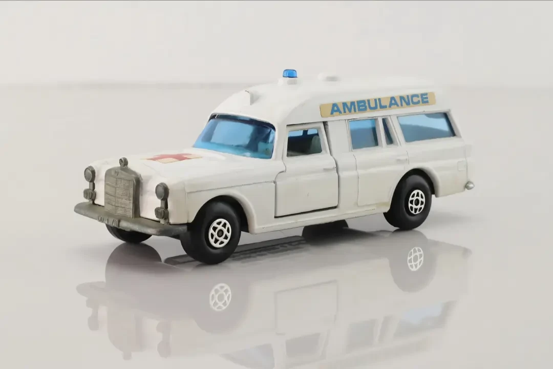 1972 Mercedes Benz Binz Ambulance White: No Package: Image 2
