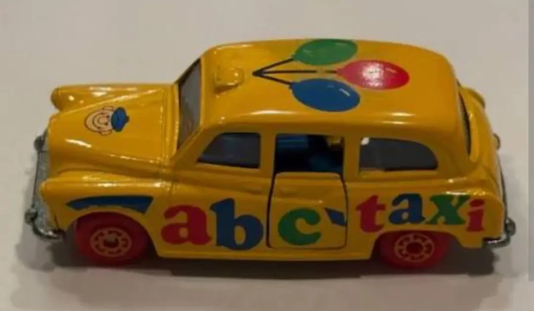 1990 Carbodies Taxi FX4R Yellow: No Package: Image 3