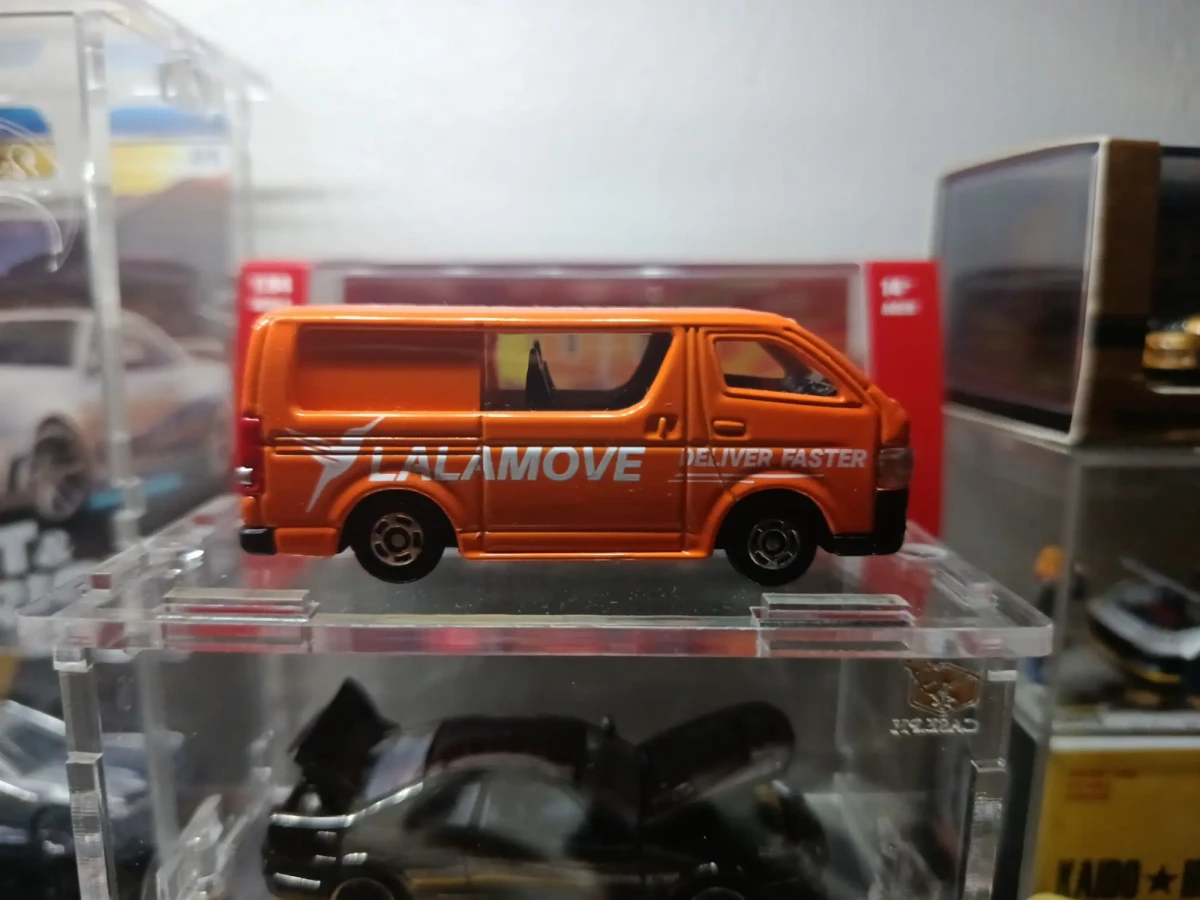 2025 toyota hiace Orange: No Package: Image 3