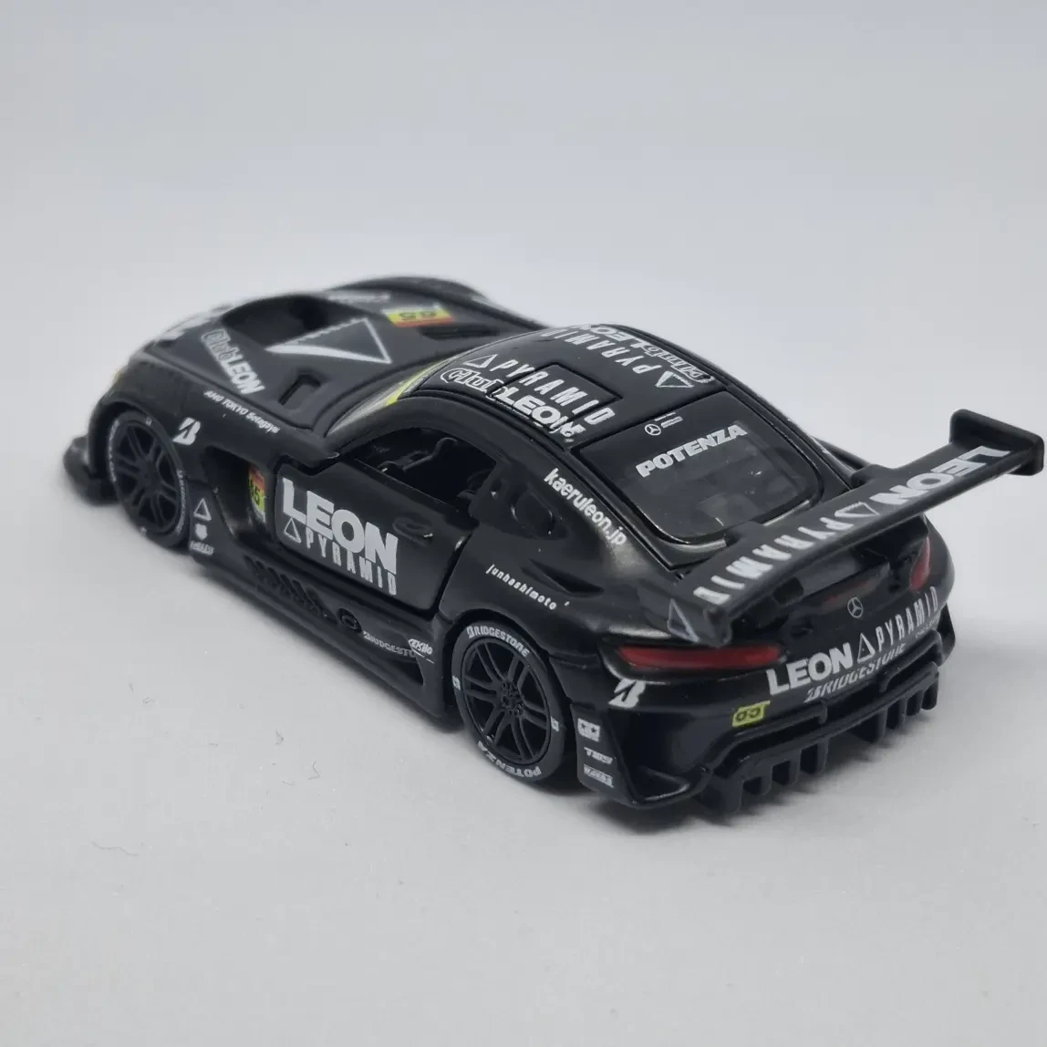 2025 Leon Pyramid AMG Black: No Package: Image 6