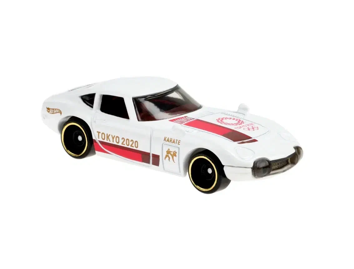 2020 Toyota 2000 GT White: No Package: Image 3