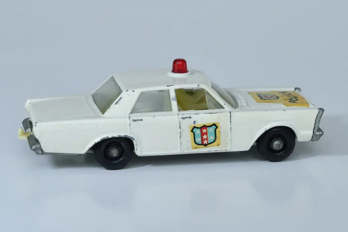 1966 Ford Galaxie White: No Package: Image 3