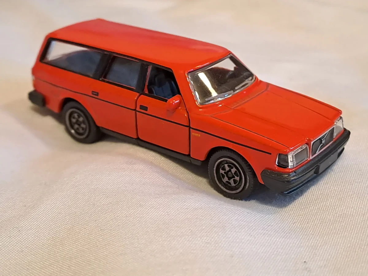 2025 Volvo 240 GL Estate Red: No Package: Image 3