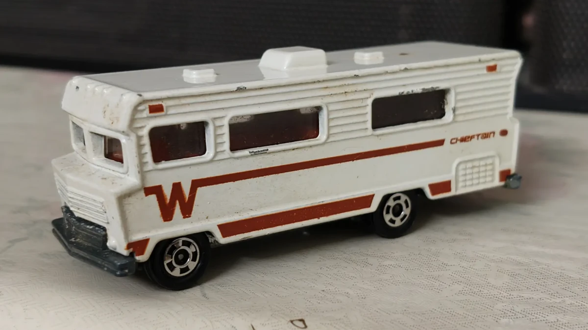 1976 Winnebago Motor Home White: No Package: Image 3
