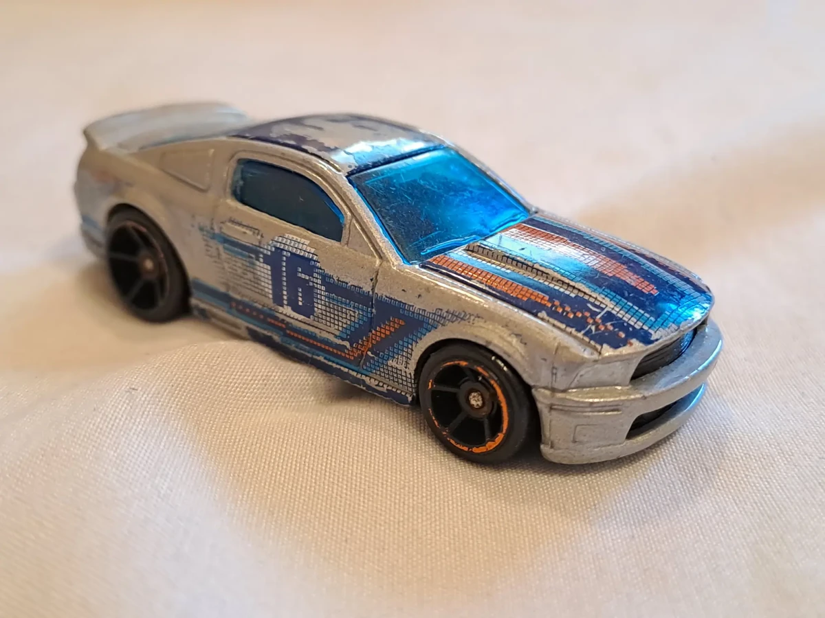 2016 07 Ford Mustang Silver: No Package: Image 2