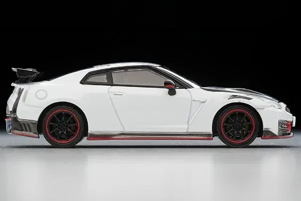 2024 Nissan GT-R Nismo Special Edition 2024 model White: No Package: Image 4