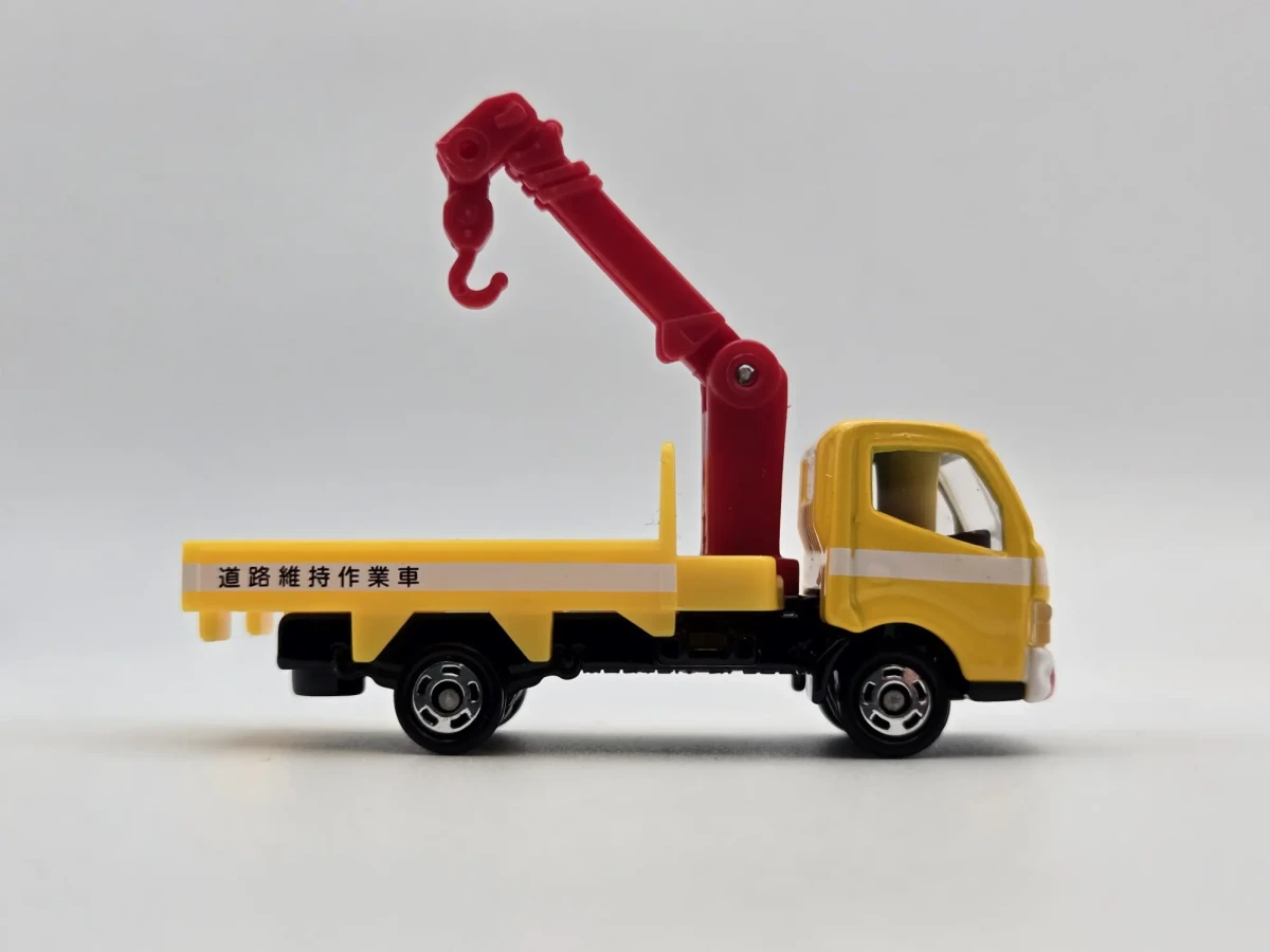 2013 Hino Dutro Truck Crane Yellow: No Package: Image 3