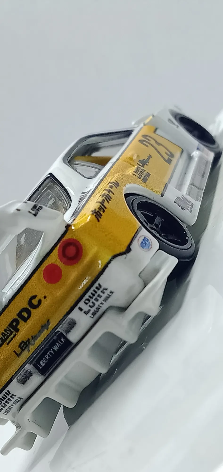 2025 LB-ER34 Super Silhouette Nissan Skyline White: No Package: Image 8