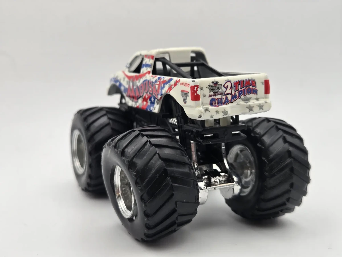 2010 Madusa White: No Package: Image 3
