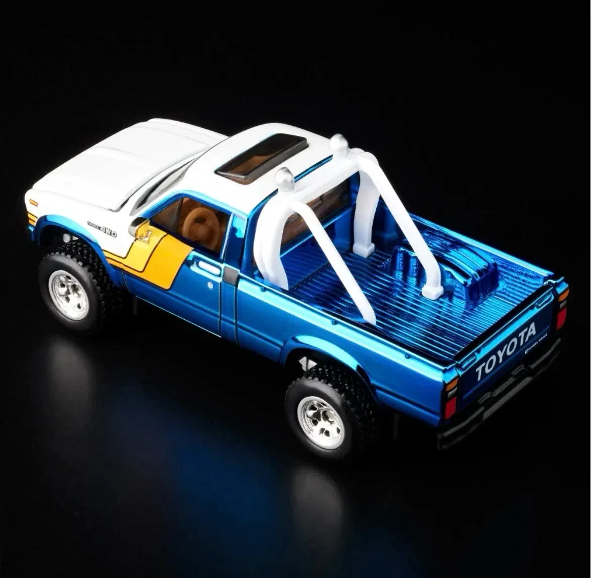 2025 81 Toyota SR5 4WD Blue: No Package: Image 4