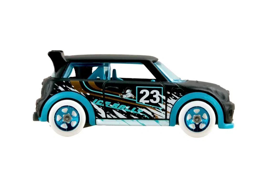 2023 MINI Cooper S Challenge Black: No Package: Image 4