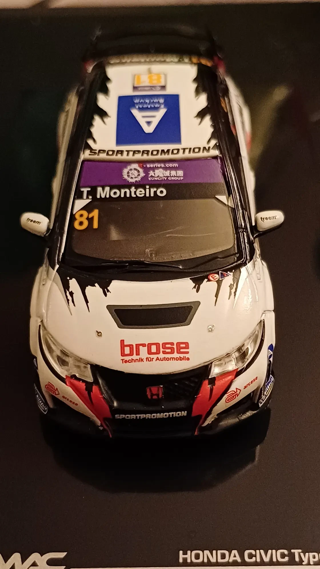 2017 Honda Civic Type R (FK2) White: No Package: Image 4