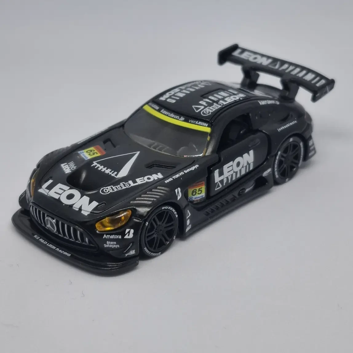 2025 Leon Pyramid AMG Black: No Package: Image 2