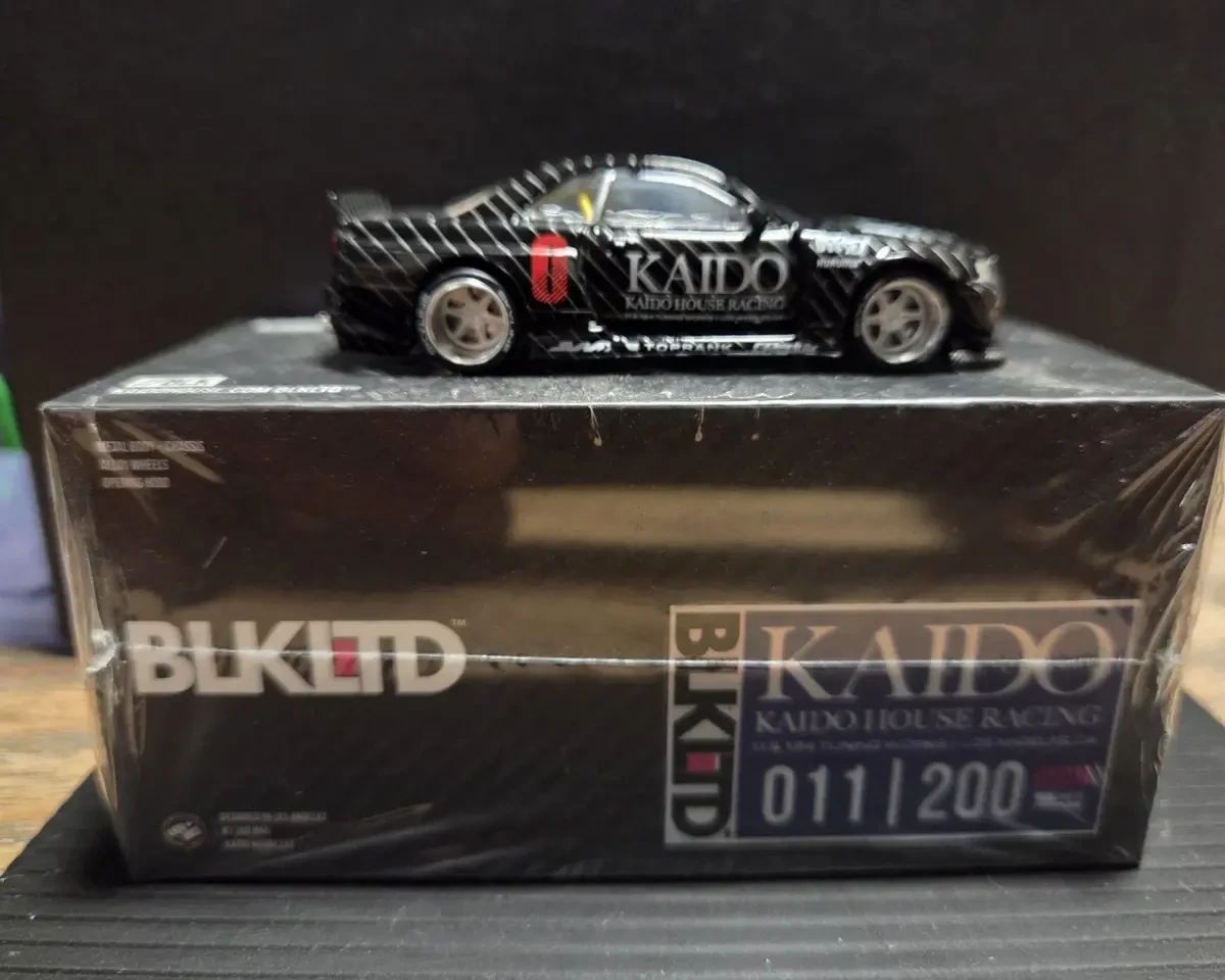 2023 Nissan Skyline GT-R (R34) Kaido Works Black Limited "Purple Hologram" Black: Box: Image 2