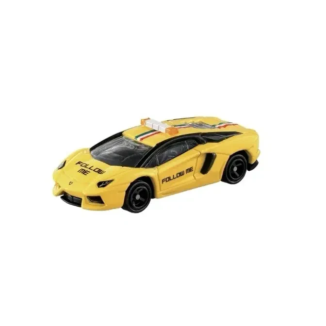 2021 Lamborghini Aventador Coupé Yellow: No Package: Image 2