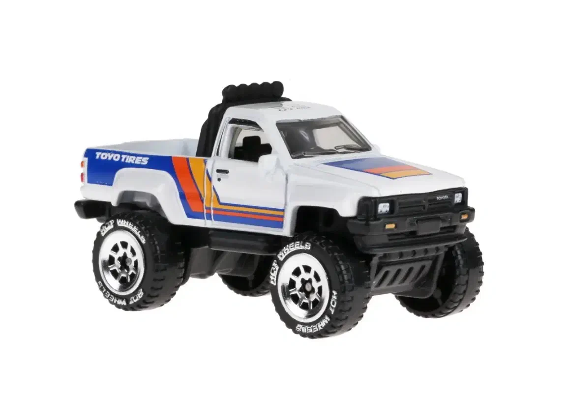 2024 1987 Toyota Pickup Truck White: No Package: Image 3