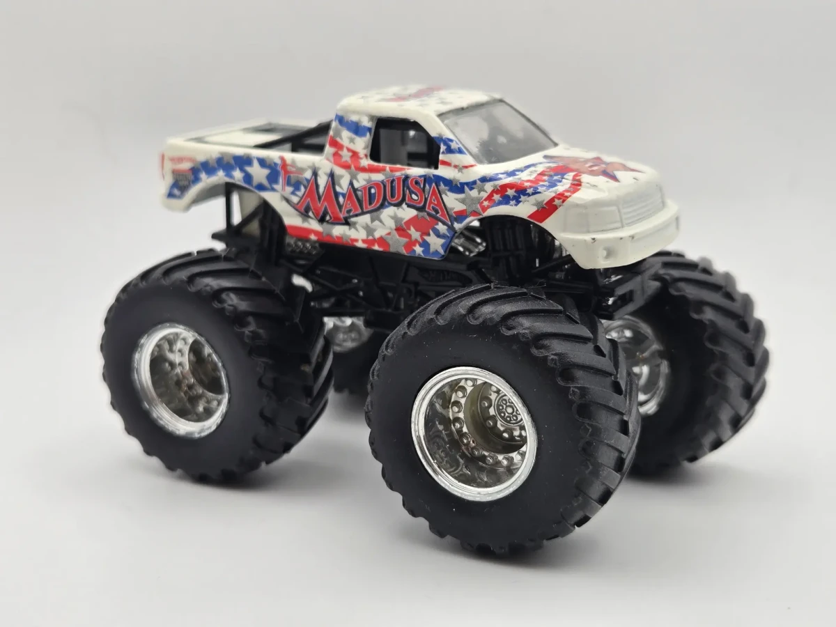 2010 Madusa White: No Package: Image 2