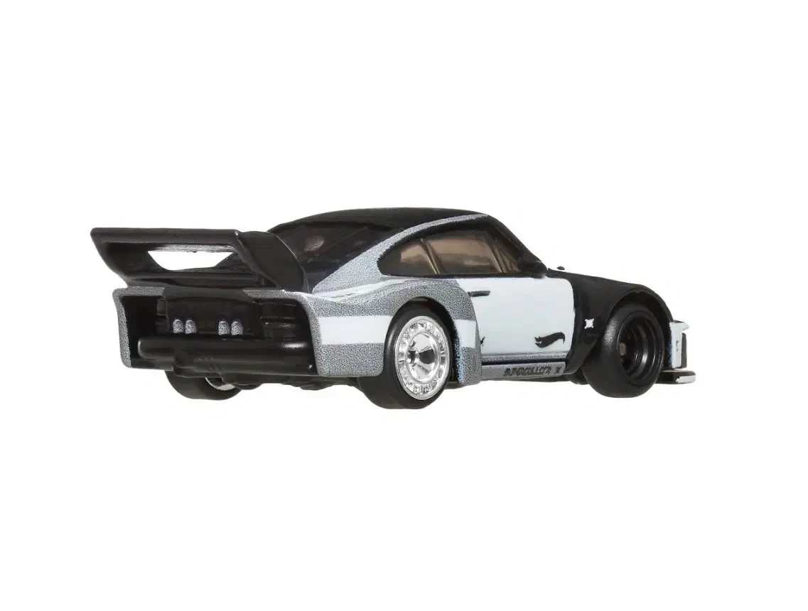 2025 Porsche 935 White: No Package: Image 5