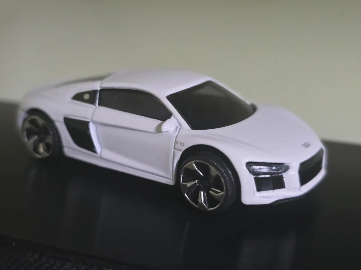 2020 Audi R8 White: No Package: Image 2