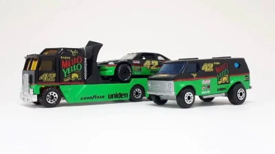Kenworth Aerodyne Racing Transporter, Pontiac Grand Prix Stock Car & Chevy Van #42 Mello Yello