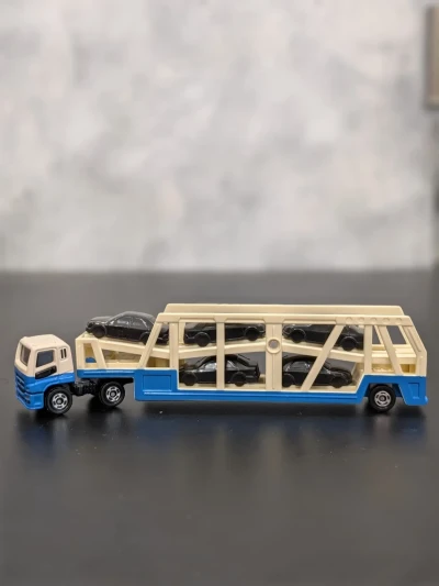 Long Tomica No. 131 Mitsubishi Fuso Super Great Transporter