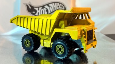 CAT Dump Truck