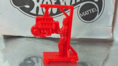 Action Figure - Mechanic W/ Engine Dolly