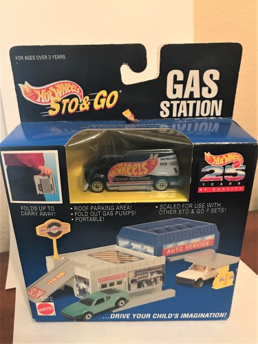 Hot Rod Custom Van with Sto & Go Gas Station