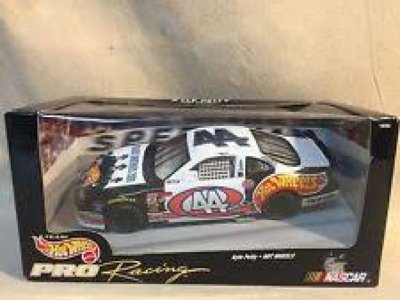 #44 Pontiac Grand Prix - 1:24 Scale