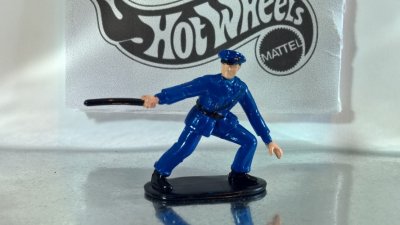 Action Figure - Police Officer W Baton