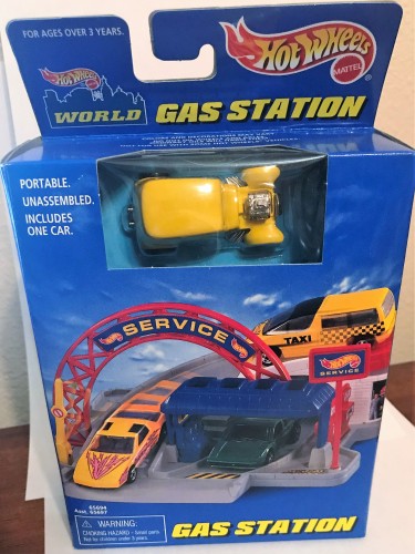 32 Classic ford Vicky with HW World Gas Station