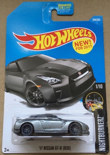 17 Nissan GT-R (R35)