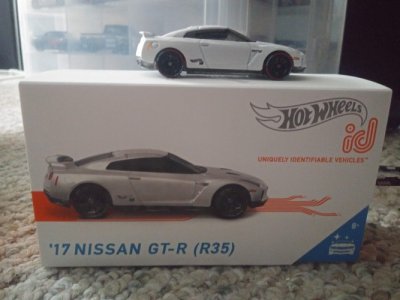 17 Nissan GT-R (R35)