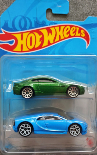 Aston Martin V8 Vantage / '16 Bugatti Chiron