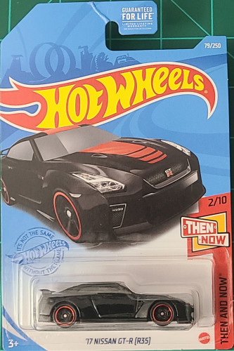 17 Nissan GT-R (R35)