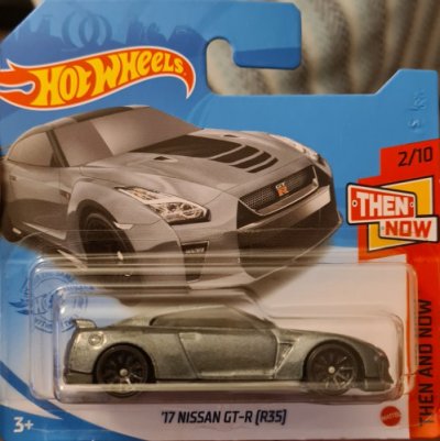 17 Nissan GT-R (R35)